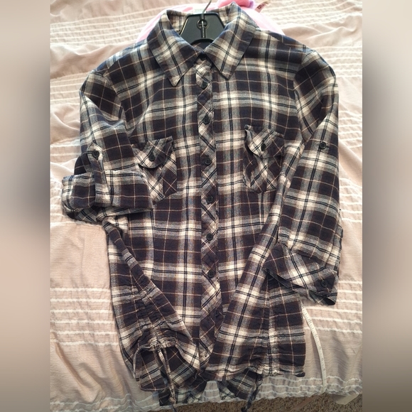 Charlotte Russe Plaid, Buttoned Top, ¾ Sleeve - Picture 3 of 10